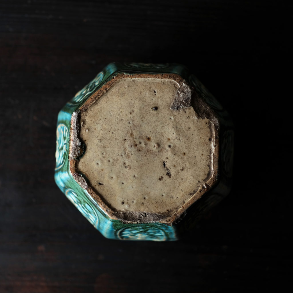 清朝 石湾窯 緑釉陽刻面取壺 | 骨董と詩学 Antique & Poetics | 蛇韻律