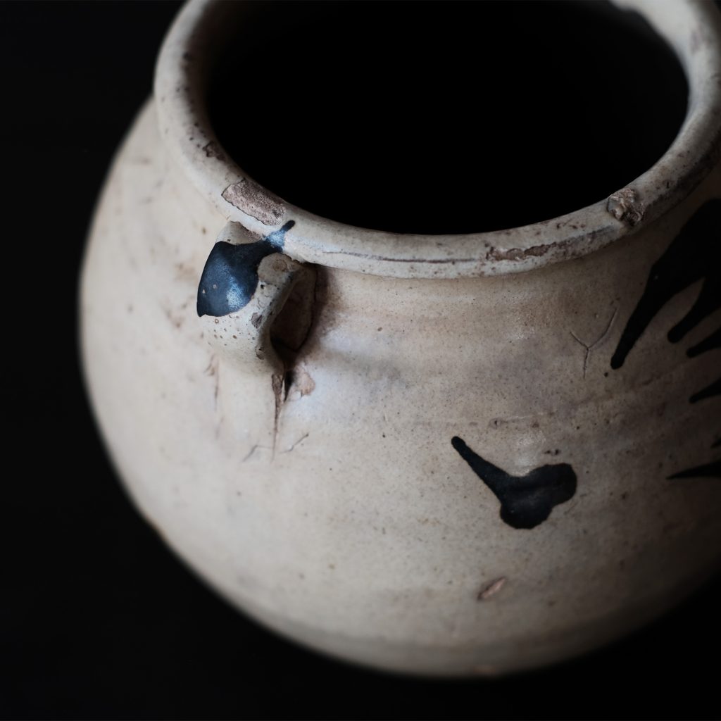 金朝 磁州窯 白地黒花双耳壺 | 骨董と詩学 Antique & Poetics | 蛇韻律