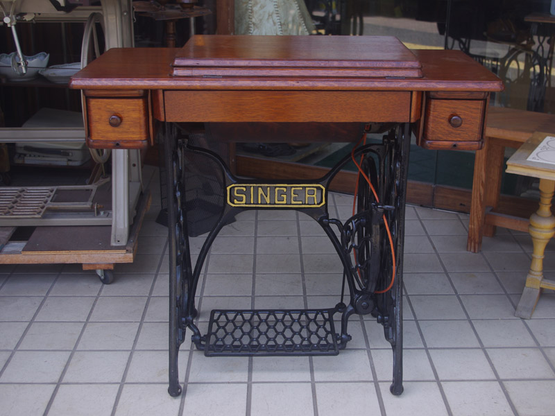 No.717 SINGER 15 シンガー製 鋳物網脚の足踏みミシン：アンティーク