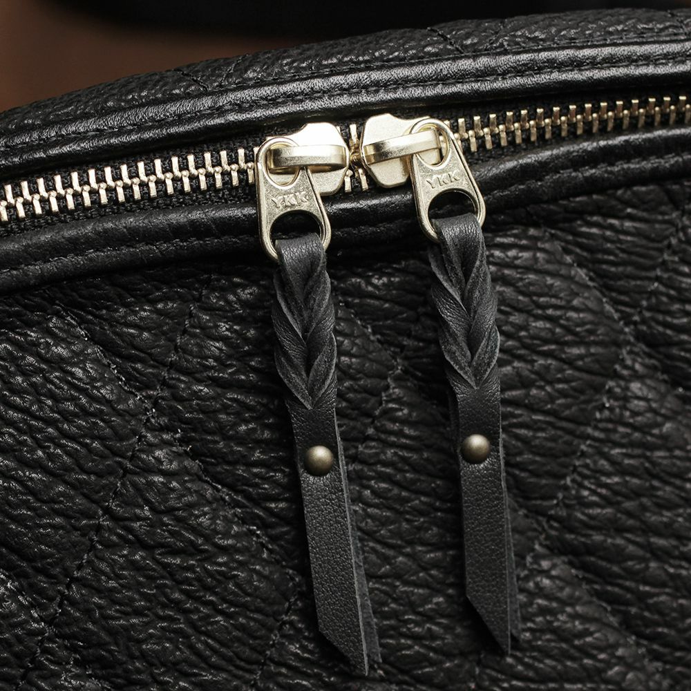 キルティング ボディバッグ ブラック シャーク（サメ革）│メンズ革