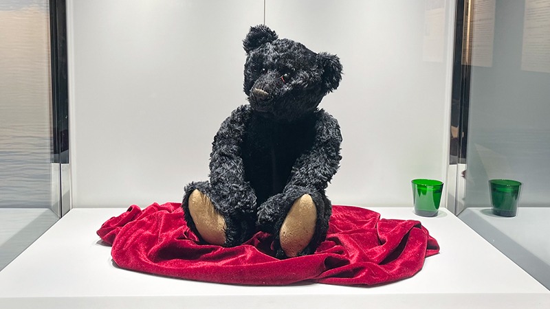 タイタニック号追悼テディベア「オセロ」神戸へ【神戸海洋博物館