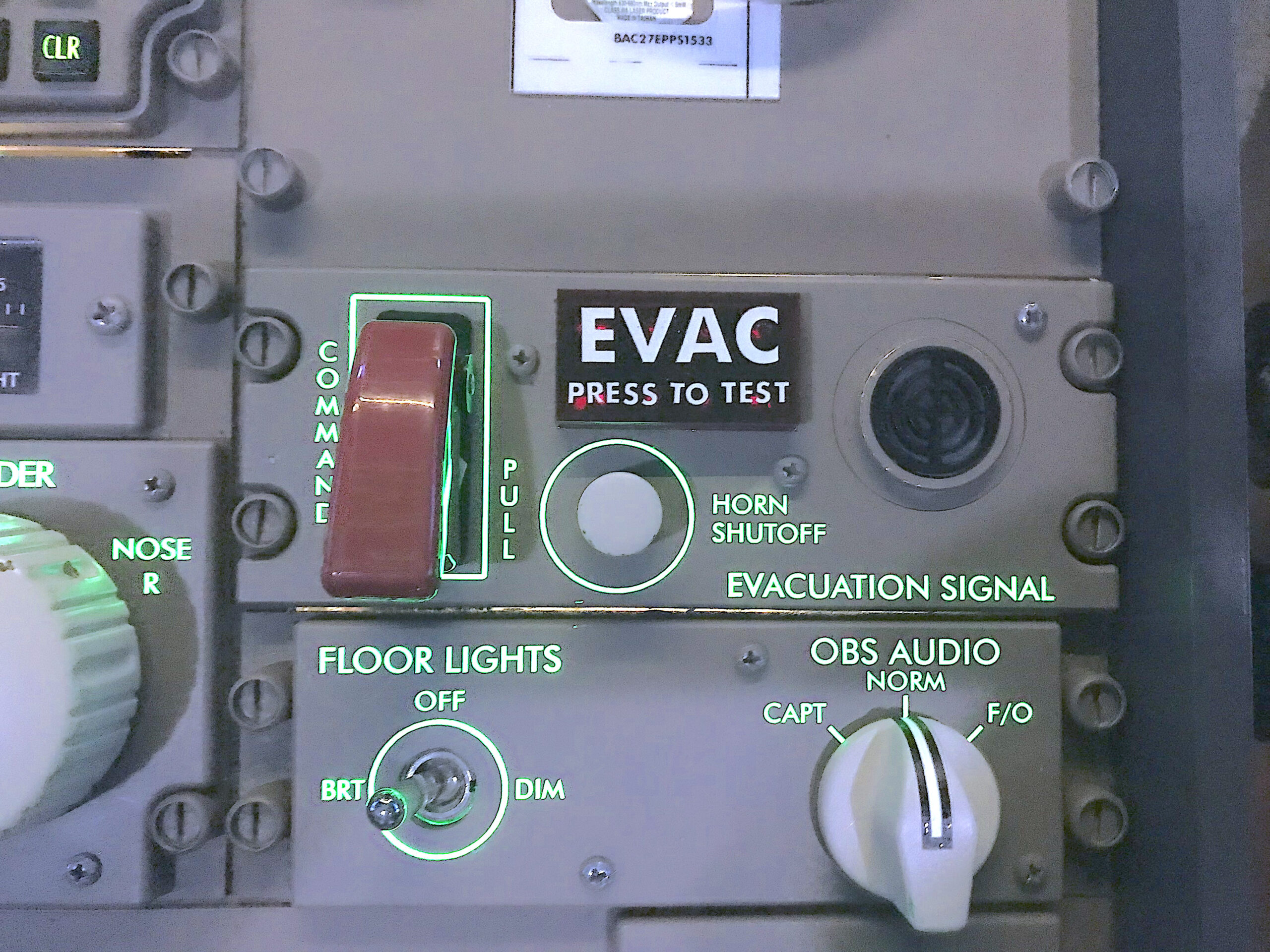 コックピットに非常灯のスイッチ！！ - Skyart JAPAN