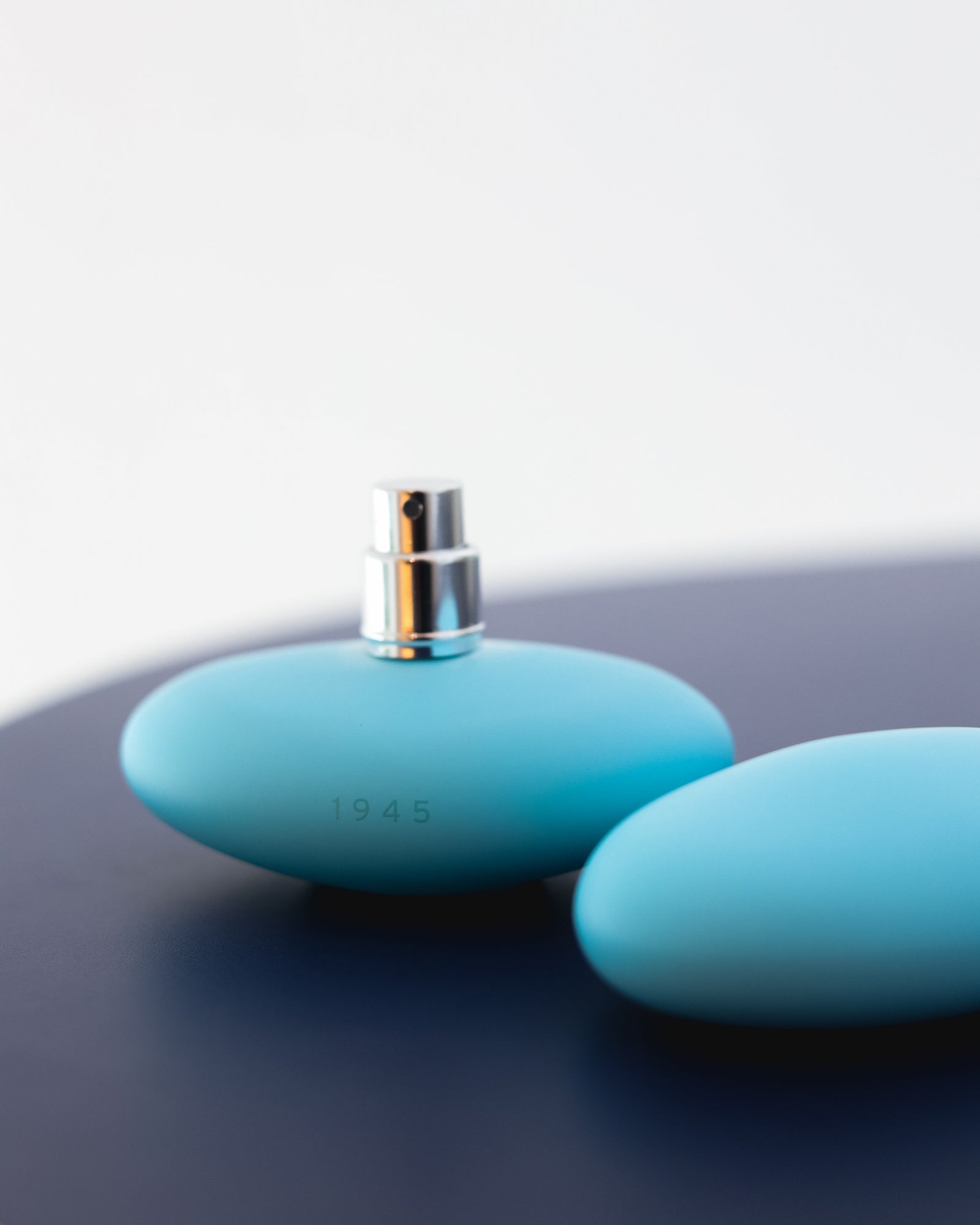 1945 淡香水 |蓝色|香水 [免运费] – SHOLAYERED