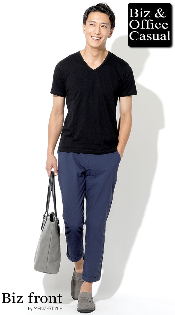 黒Tシャツ×ネイビーシアサッカーパンツ biz19ss_5590のコーディネート