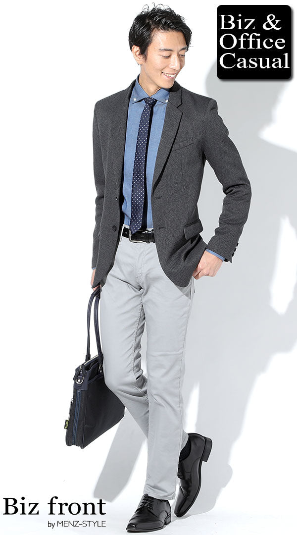 チャコールグレーテーラードジャケット×デニムシャツ×ドットネクタイ