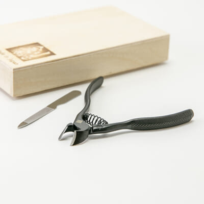 新潟直送計画】剣謙心 ニッパー型爪切り（黒染・爪ヤスリ付き） – 剣謙