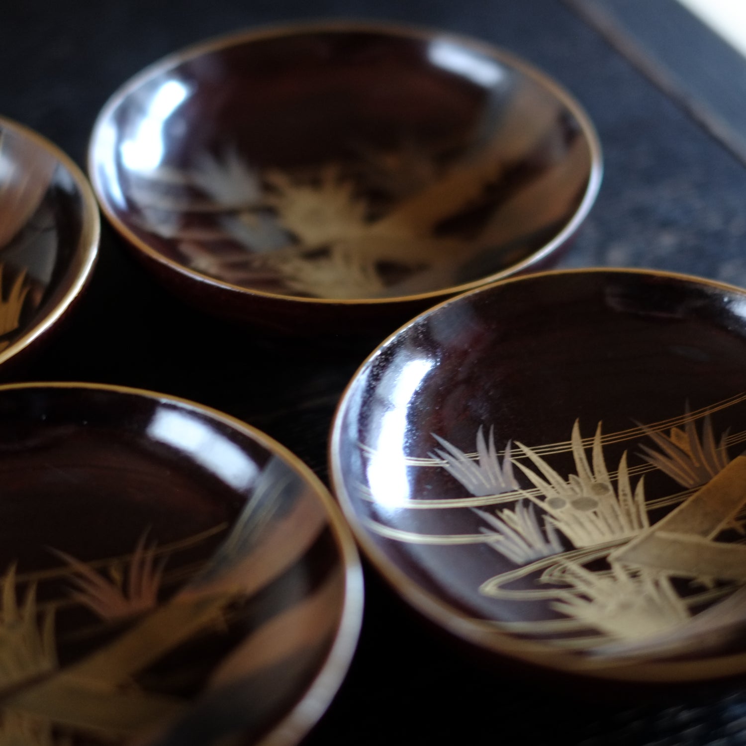 時代 八つ橋図金蒔絵 縁金溜塗 菓子皿 5客セット (明治期頃) – 逢季荘