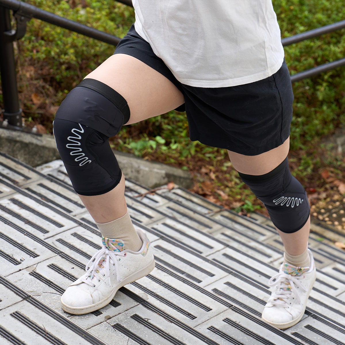 皮膚感覚バネボーンサポーターひざ用1セット2枚組 | ABCミッケ