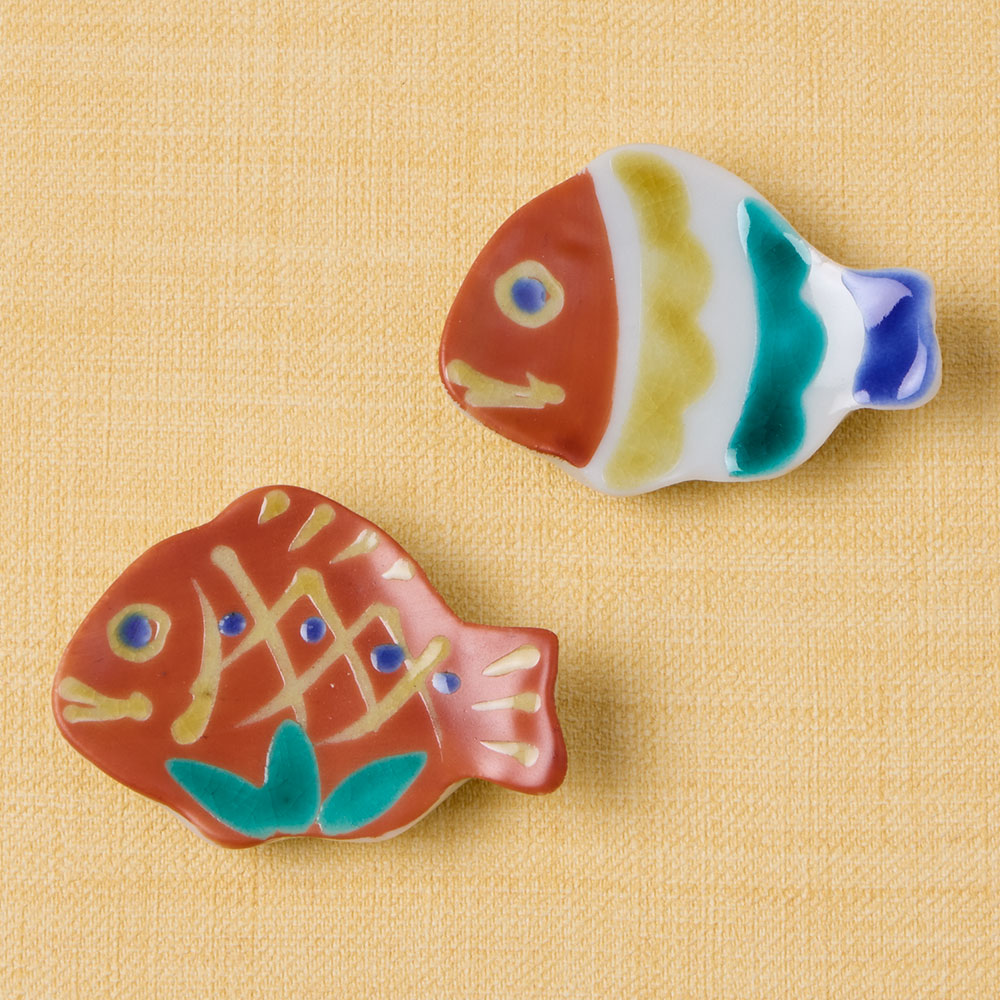 赤地径さんの九谷焼箸置き2個セット 鯛: キッチン雑貨 | スイーツ