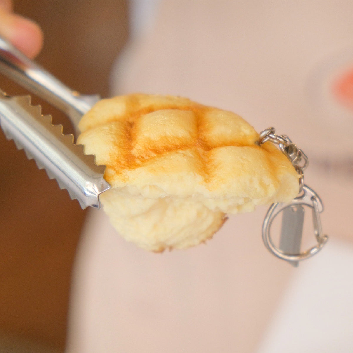 元祖食品サンプル屋「ちぎったメロンパンのキーリング (キーホルダー)」