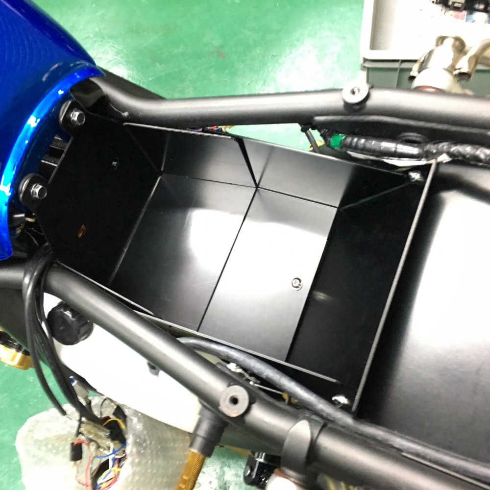 K-FACTORY ONLINE SHOP / 一体式フェンダーレスキット（ZRX1200DAEG