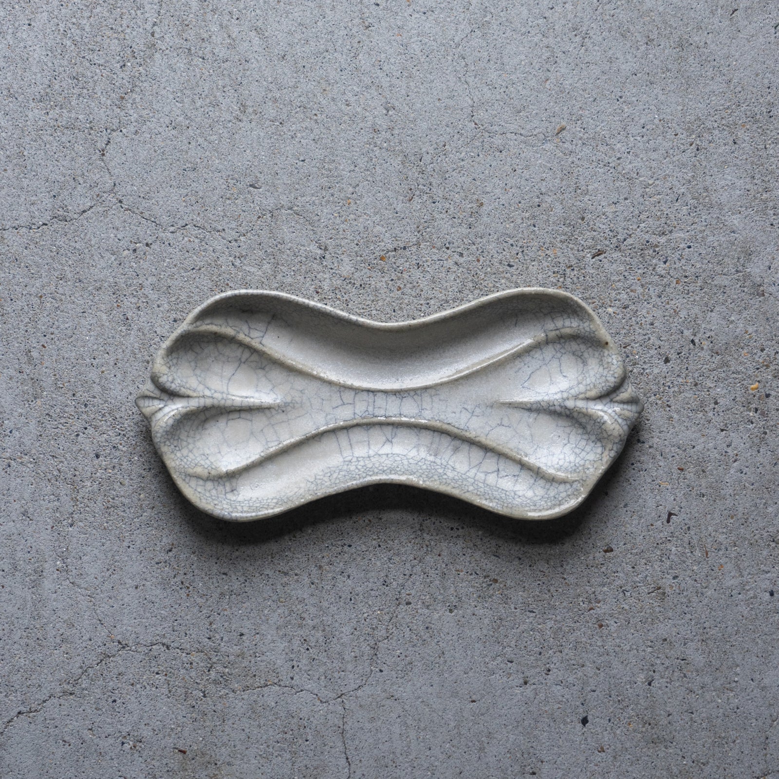 ピーナッツ皿 墨白 S｜藤原純（信楽焼 陶器） – nokaze｜陶器、和食器