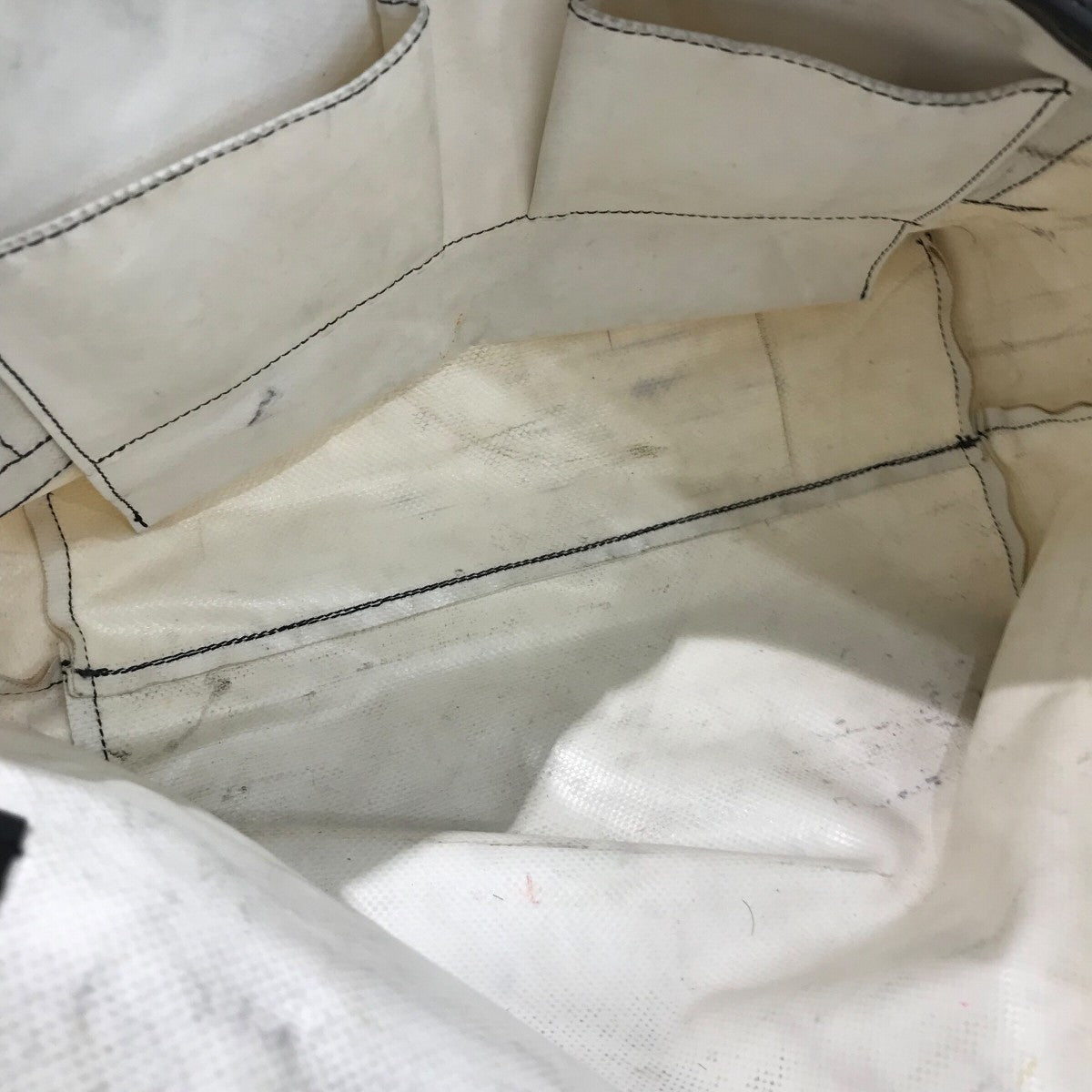 FREITAG(フライターグ) 汚れ加工メッセンジャーバッグ ホワイト