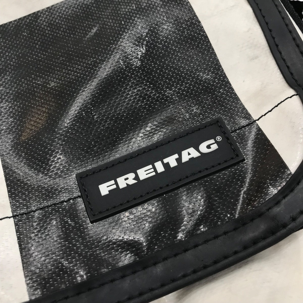 FREITAG(フライターグ) 汚れ加工メッセンジャーバッグ ホワイト