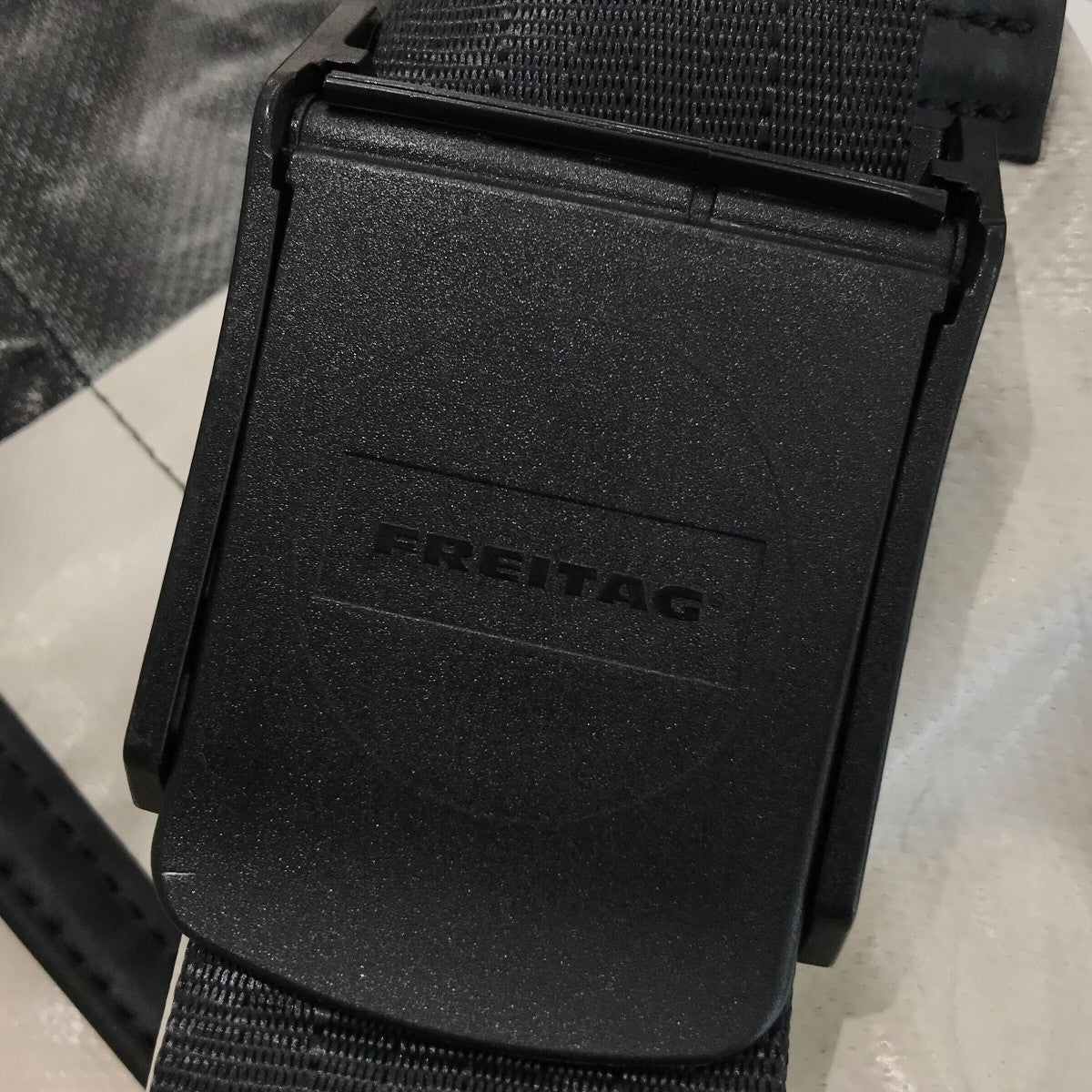 FREITAG(フライターグ) 汚れ加工メッセンジャーバッグ ホワイト