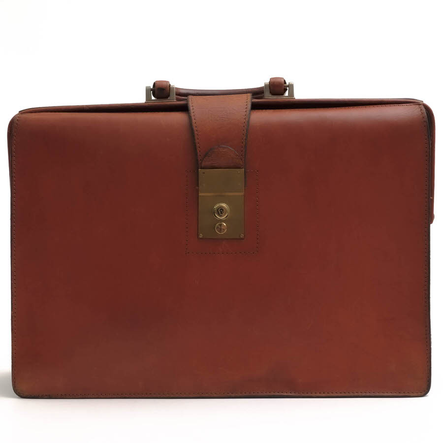 楽天市場】【Lloyd's】ロイズラゲッジ ブライドルレザーダレスバッグ