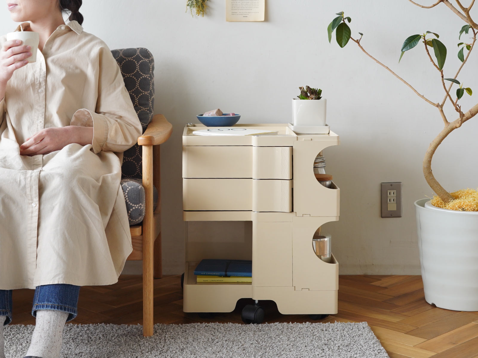 在庫あり・正規品2年保証】全2色 ボビーワゴン 2段2トレイ ホワイト/クミン