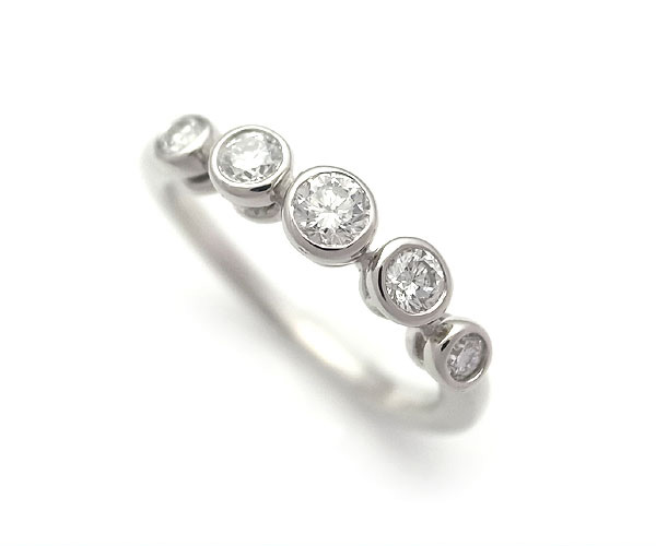 楽天市場】【緑屋質屋】ヴァンドーム青山 オデュール ブラン リング