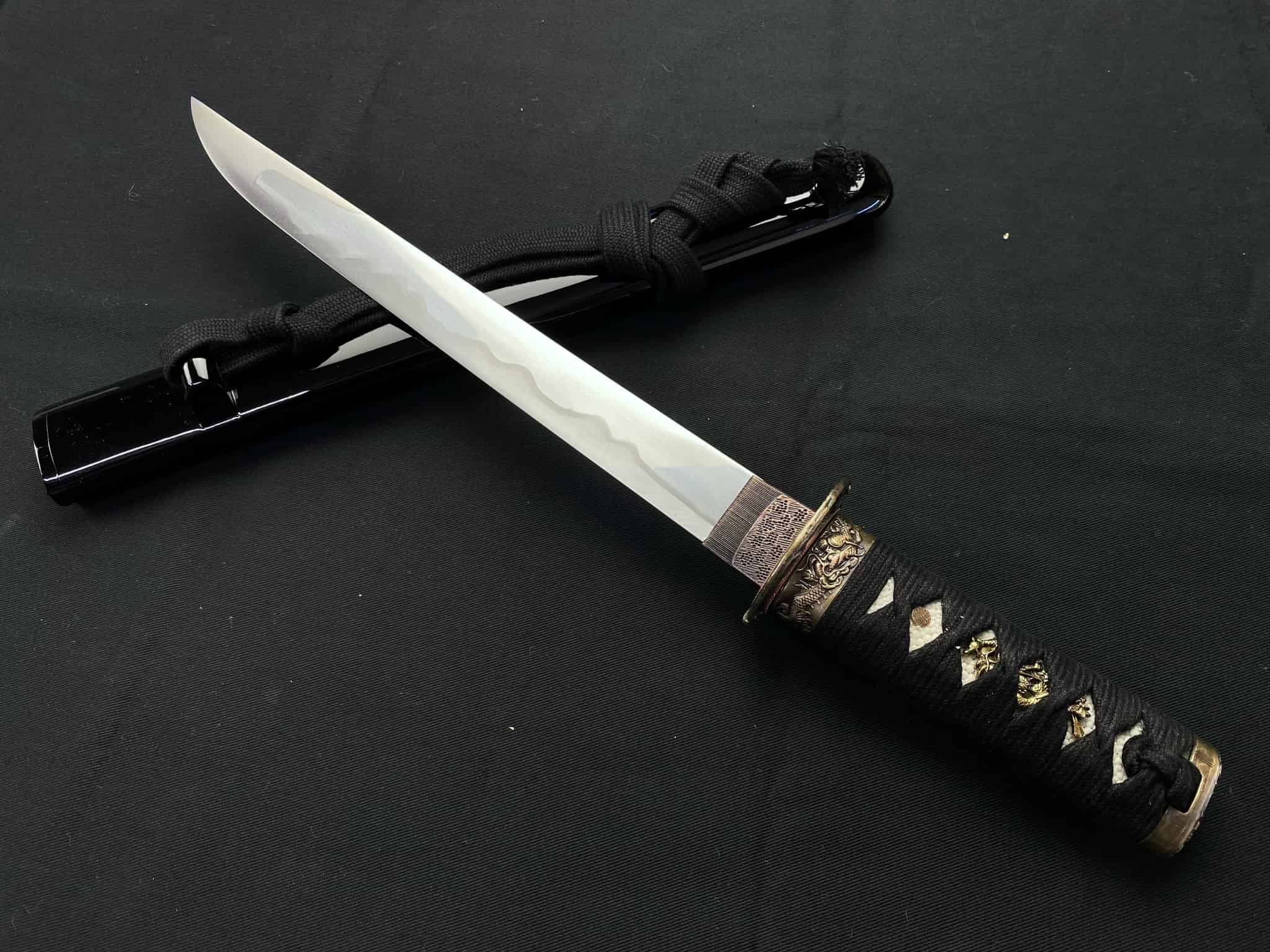 楽天市場】V.ROAD 模造刀 短刀 御守刀 糸巻柄6寸 T001 朱鞘 コンビニ