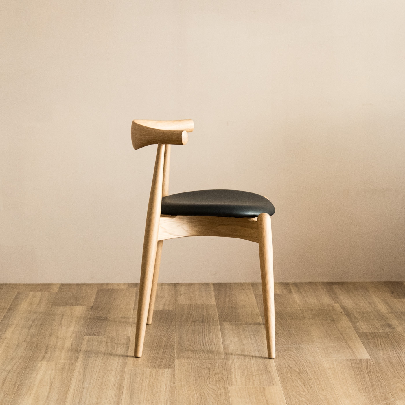 CH20 エルボーチェア (樹種 / 塗装オーク材：ホワイトオイル仕上げ 張