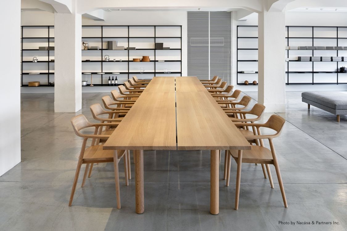 ヒロシマ アームチェア (板座 / オーク / ライトグレー) | マルニ