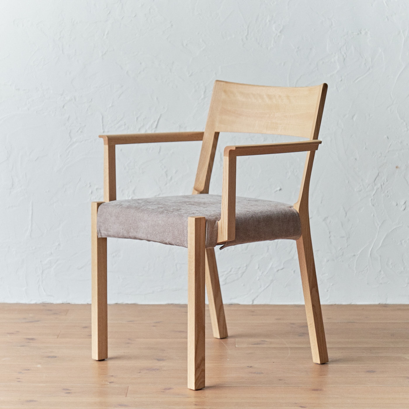 カラメッラ アームチェア (カラーオーク 張地ランクフィーノ