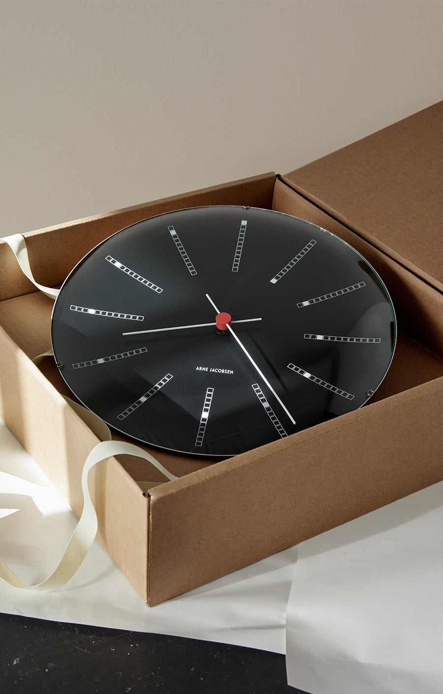 アルネヤコブセン バンカーズ ブラック 210mm 掛時計 ウォールクロック