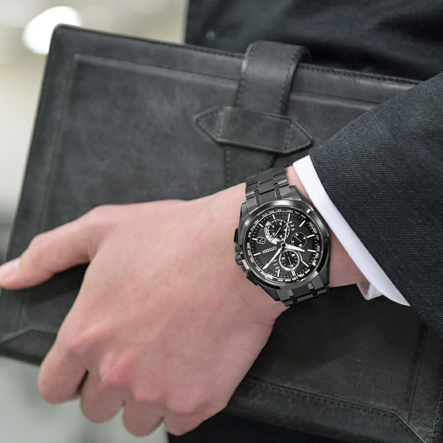 シチズン アテッサ ブラックチタン クロノグラフ ワールドタイム搭載