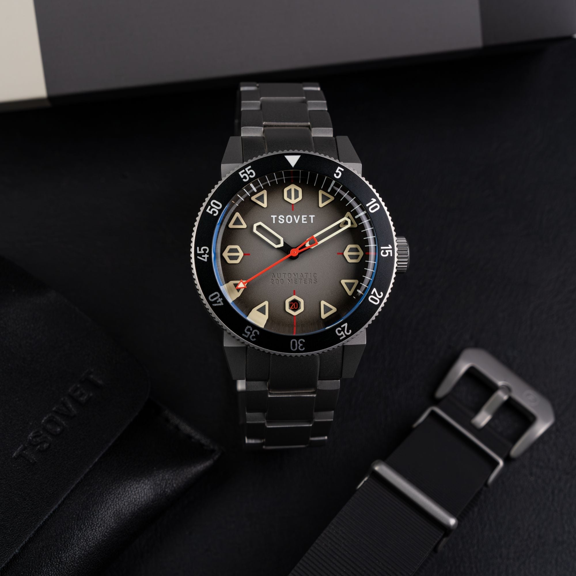 JMT - DW Global Explorer II Grey / Stainless Steel | Grey Dial