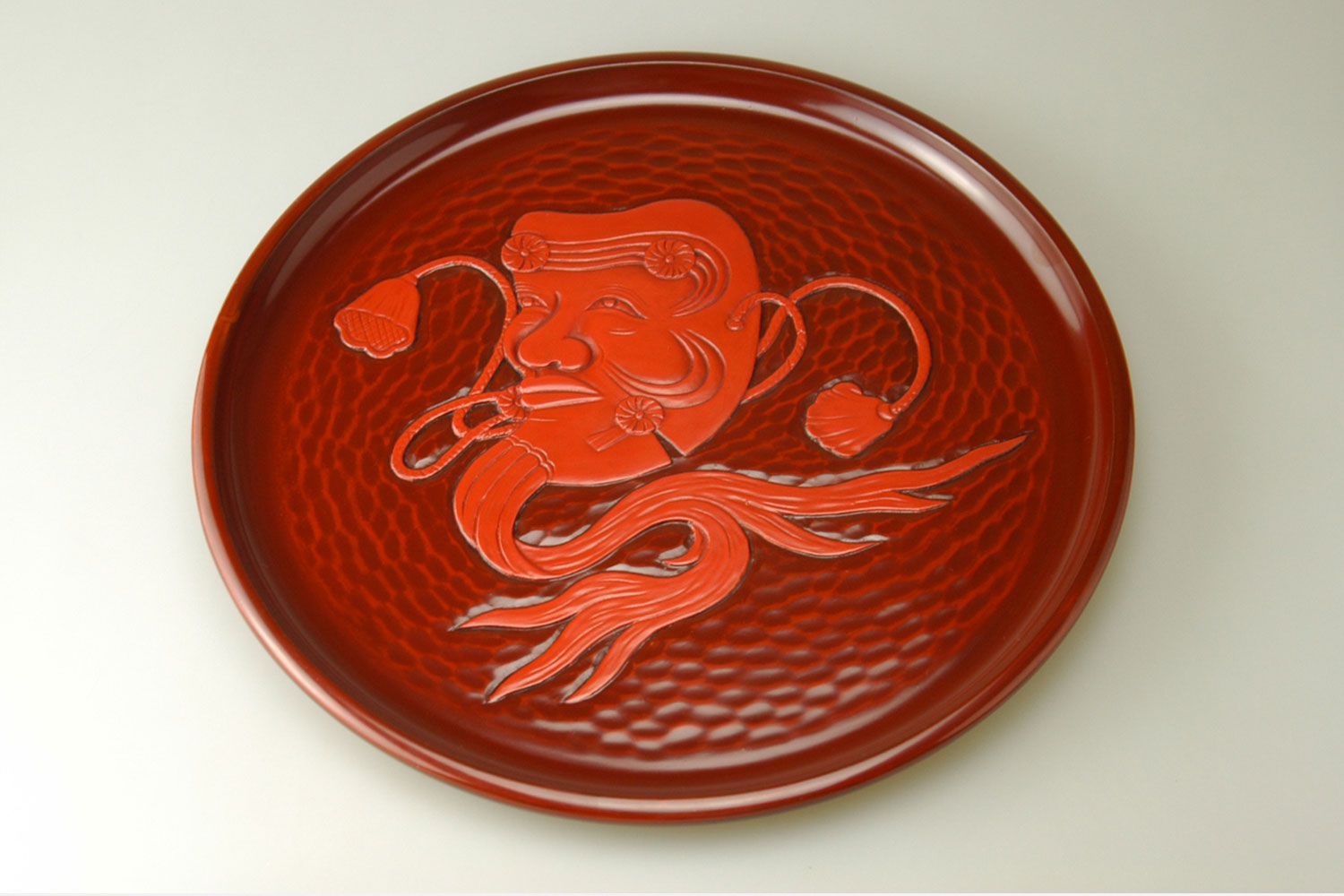 鎌倉彫の丸盆尺 一色朱 翁(おきな) | 鎌倉彫陽雅堂 公式オンライン