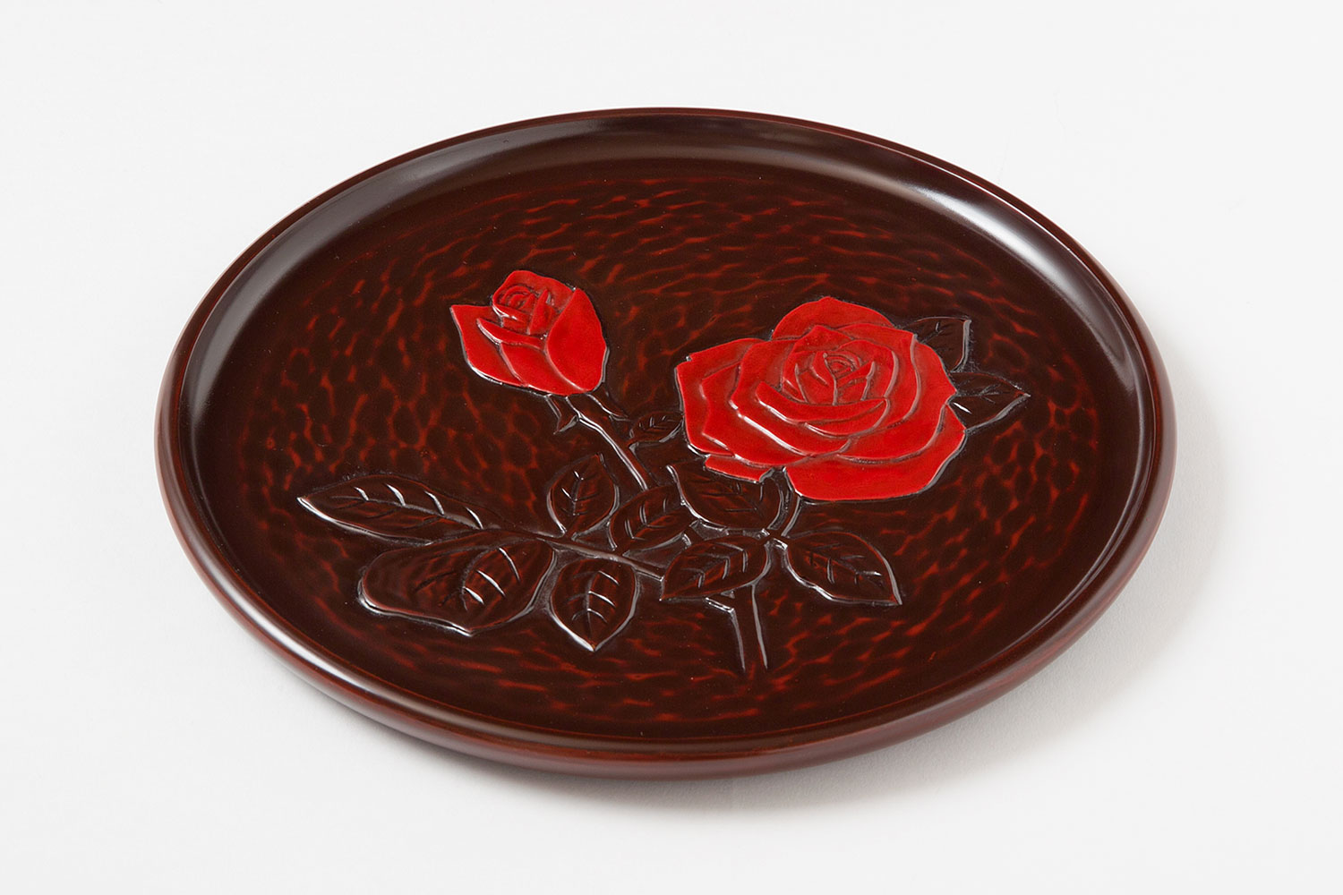 鎌倉彫の丸盆9寸 一色朱 薔薇 | 鎌倉彫陽雅堂 公式オンラインショップ