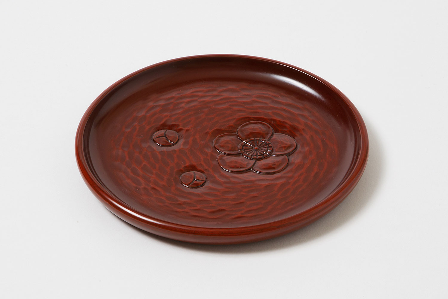 鎌倉彫の丸盆7寸 梅ちらし | 鎌倉彫陽雅堂 公式オンラインショップ