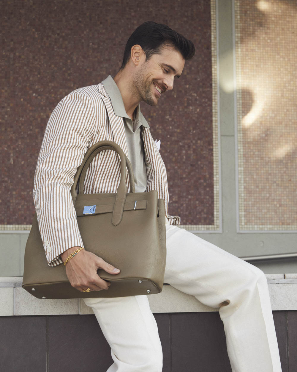 ペッレモルビダからメタルパーツが特徴的なフラップトートバッグが発売