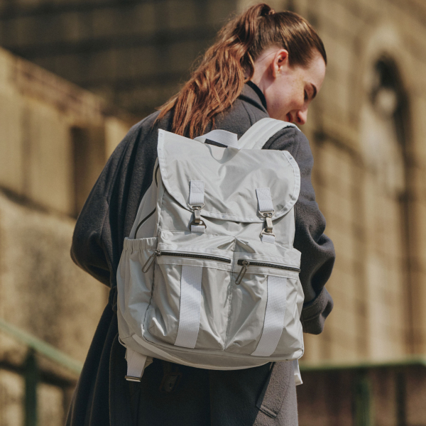 超軽量「エッセンシャル コレクション」2023年冬の新作が12/6より発売