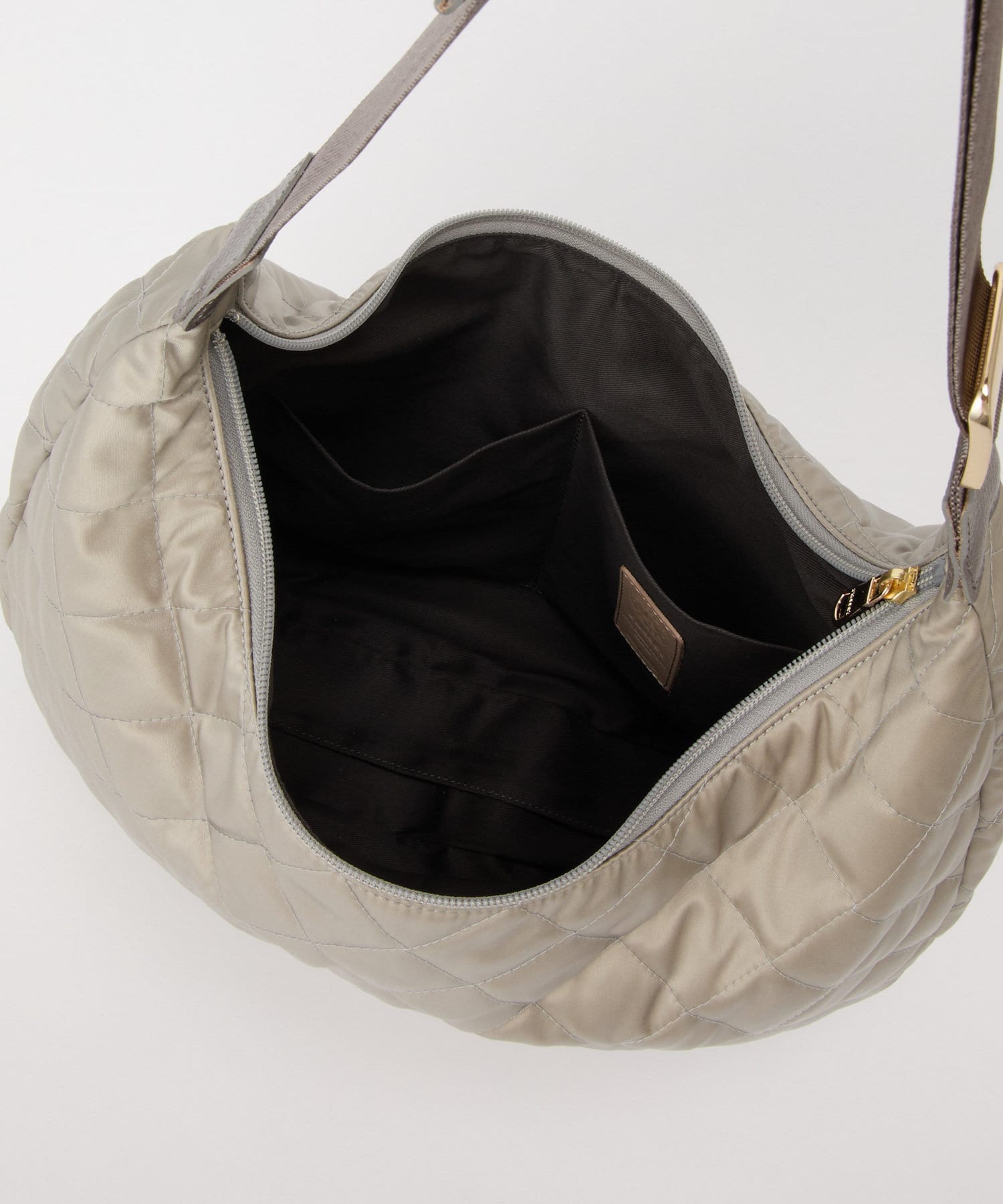 バッグから秋を取り入れる】人気のラウンドショルダーバッグに