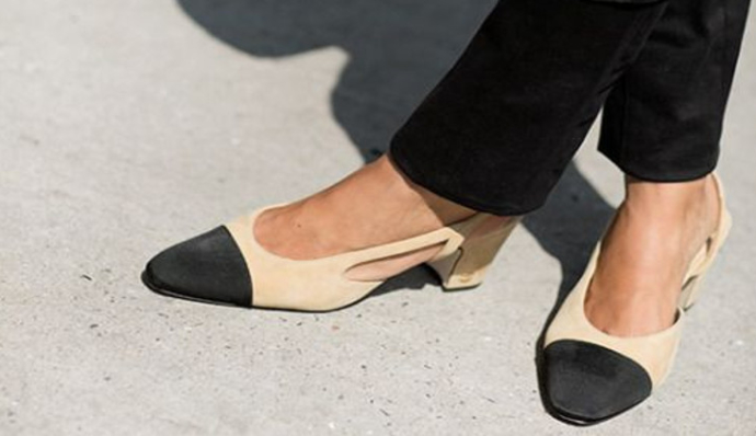 足元をエレガント＆モダンに演出する♡「CHANEL」のバイカラーパンプス