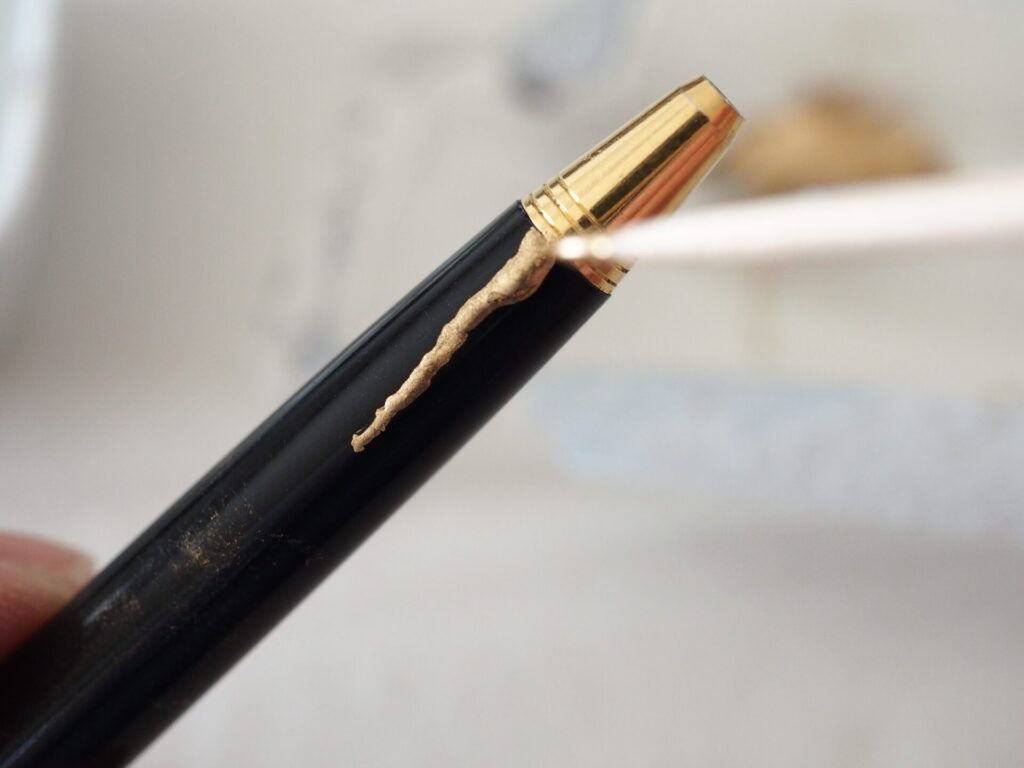 ヒビ割れたボールペンを「簡易金継ぎ」で直してみた。【パイロット
