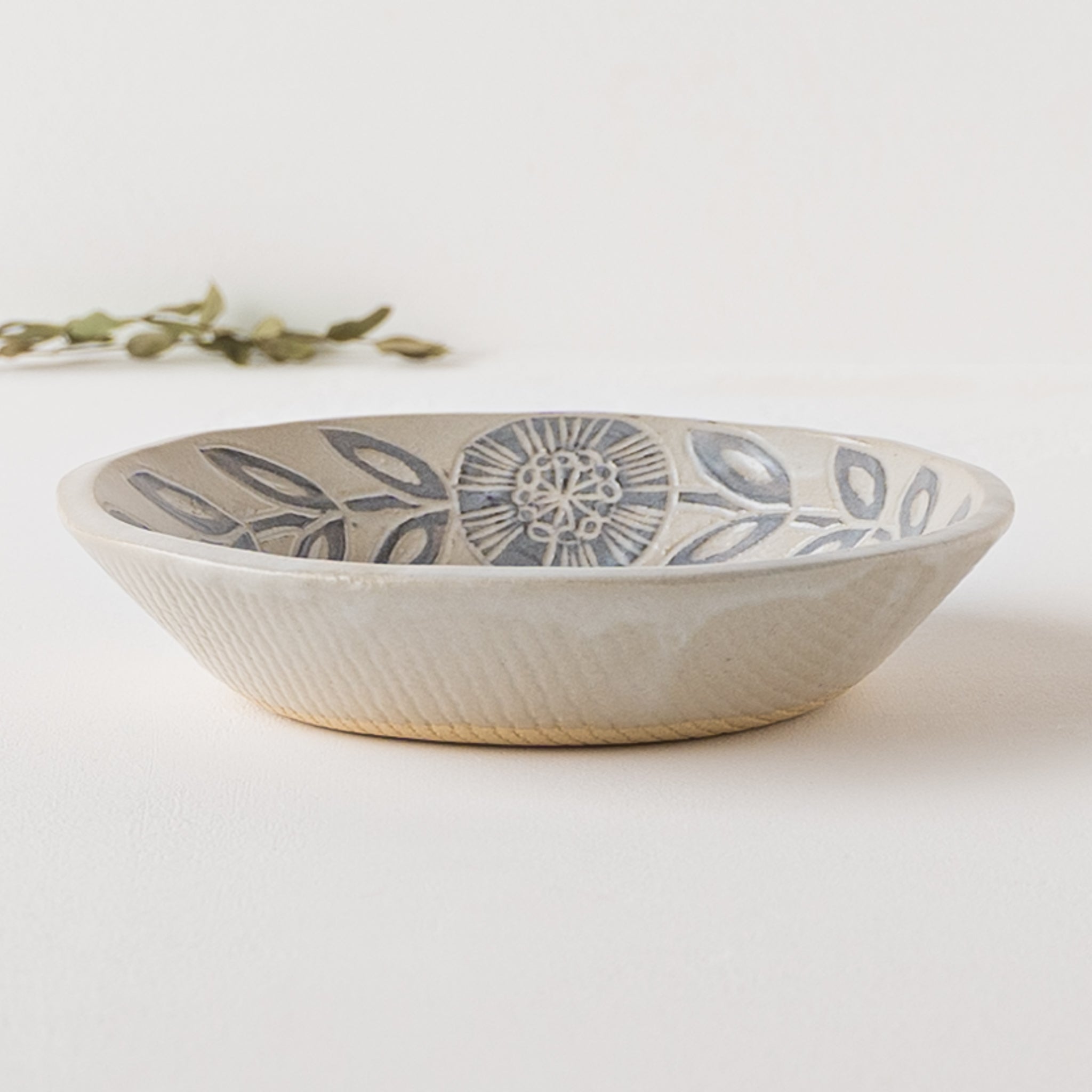 作家 松崎麗 丸深皿 グレー A｜作家もののうつわ通販 四季折折 – 四季