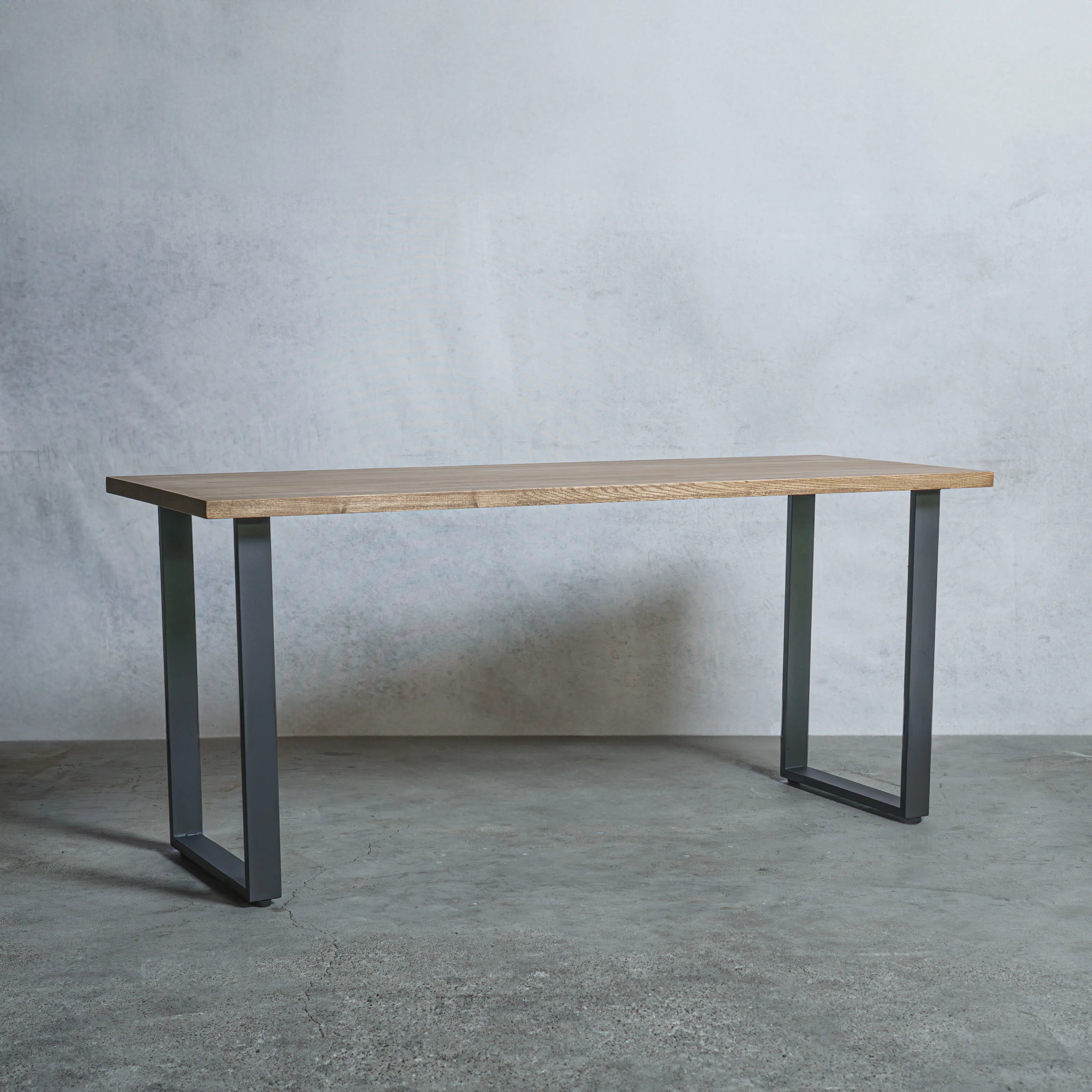 テーブル / デスク タモ材 × アイアン脚 口型 — 清水材木店