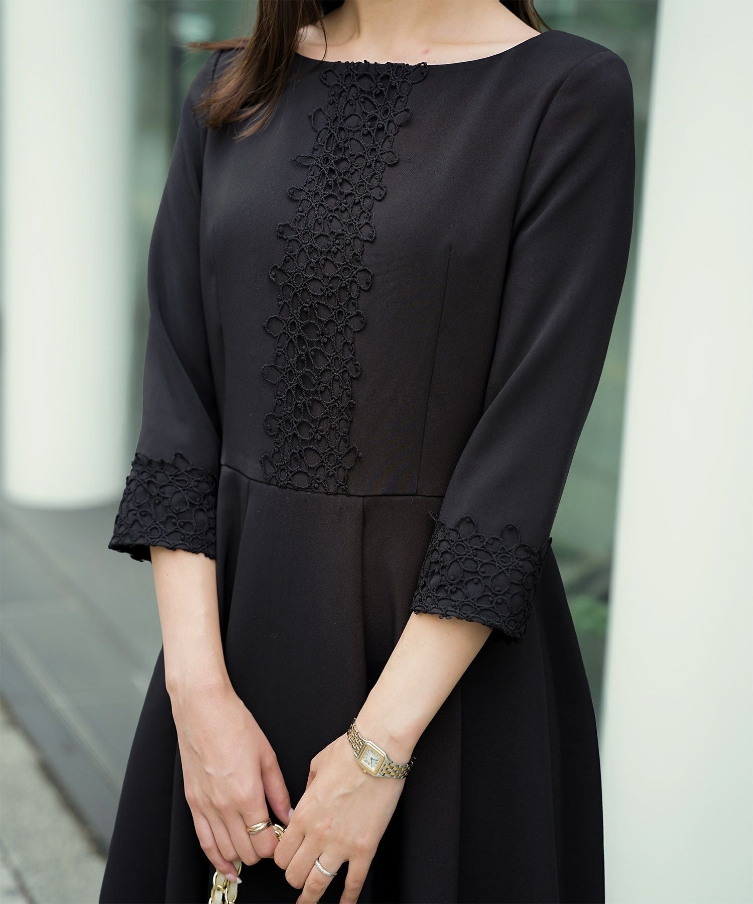 SPRING-SALE レーストリム ダブルクロス ワンピース HUIT 全2色