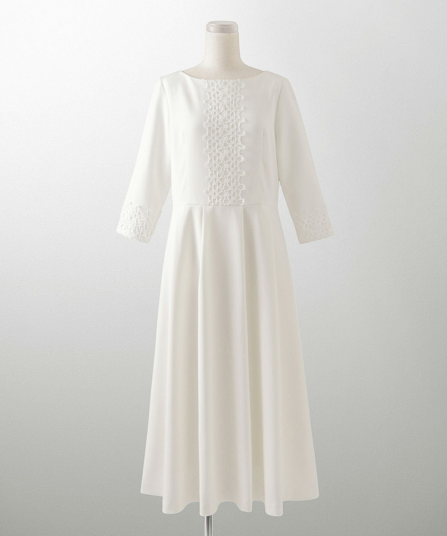 SPRING-SALE レーストリム ダブルクロス ワンピース HUIT 全2色