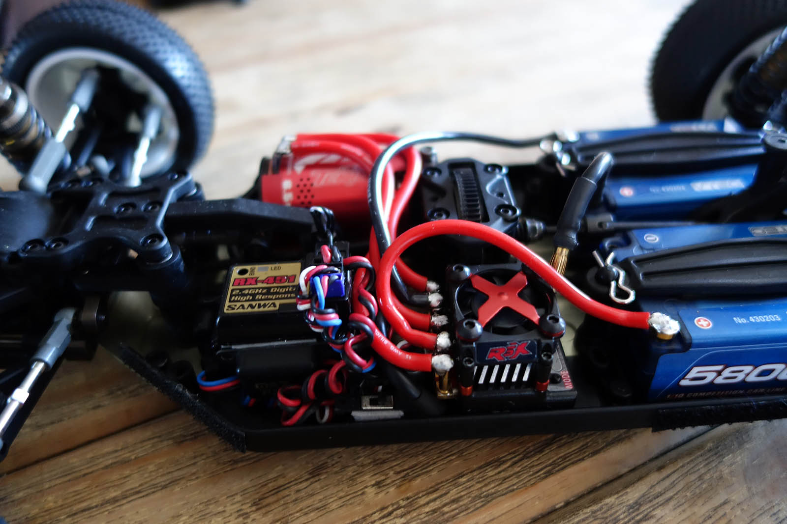 Kyosho Lazer ZX6 - Elliot Boots