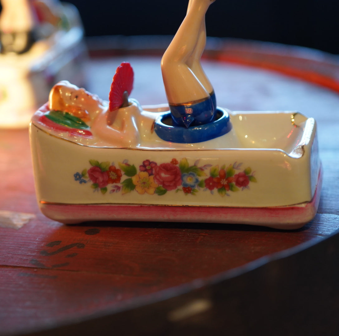 50's ピンナップガール アッシュトレイ – SK OLDIES