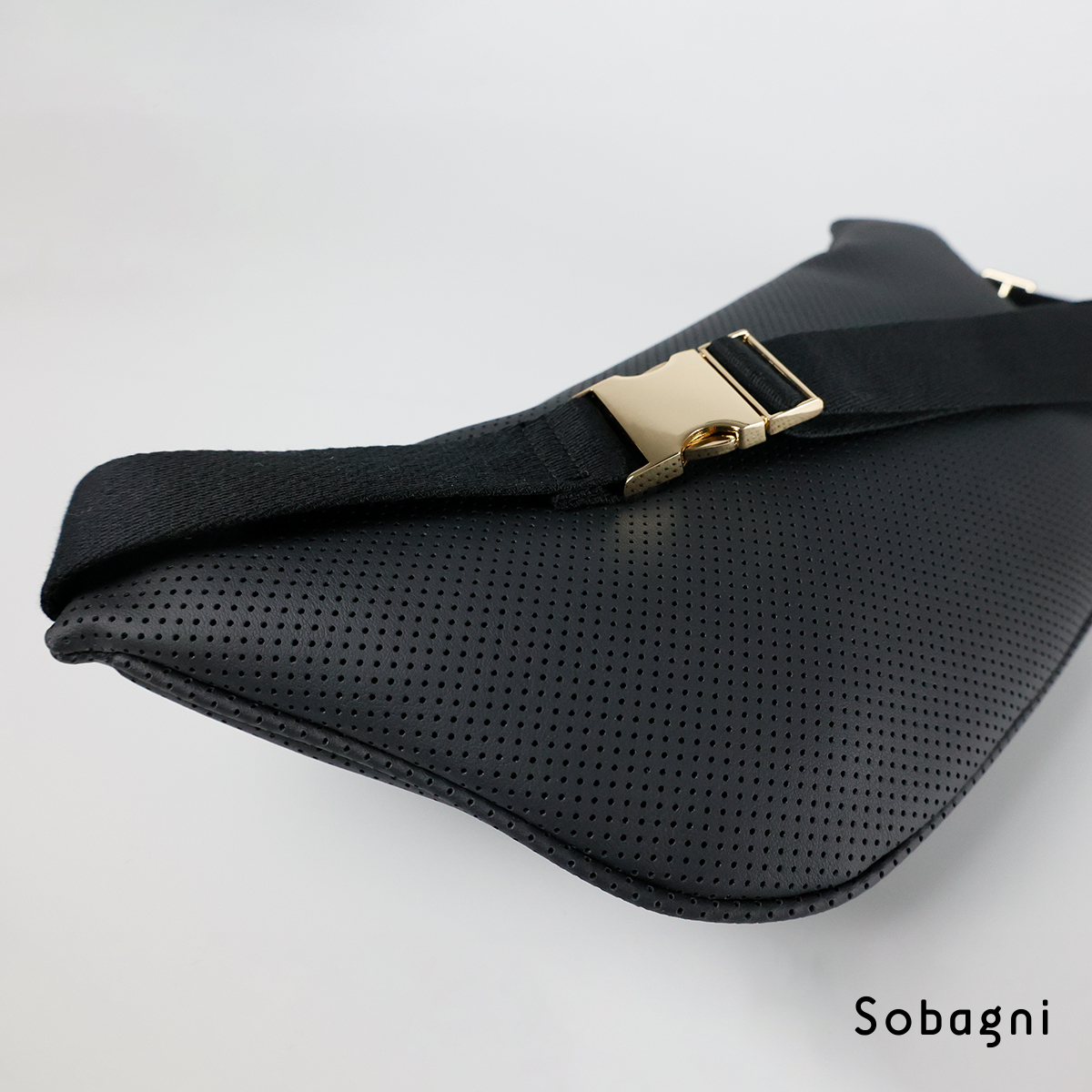 muta marine ムータ パンチングエシカル合皮ボディバッグ