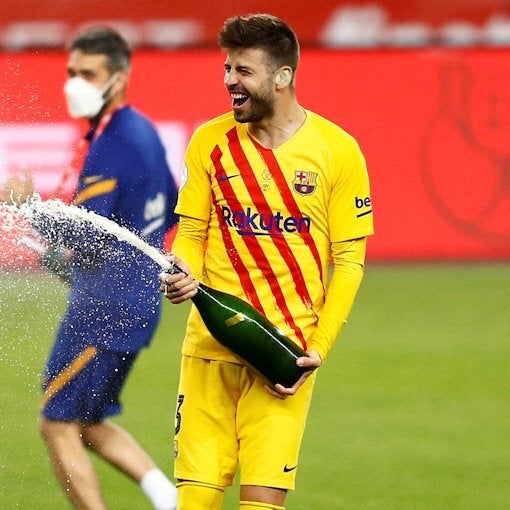 記者が可哀想」「コロナ対策は…」ピケの“シャンパンぶちまけ”に批判の