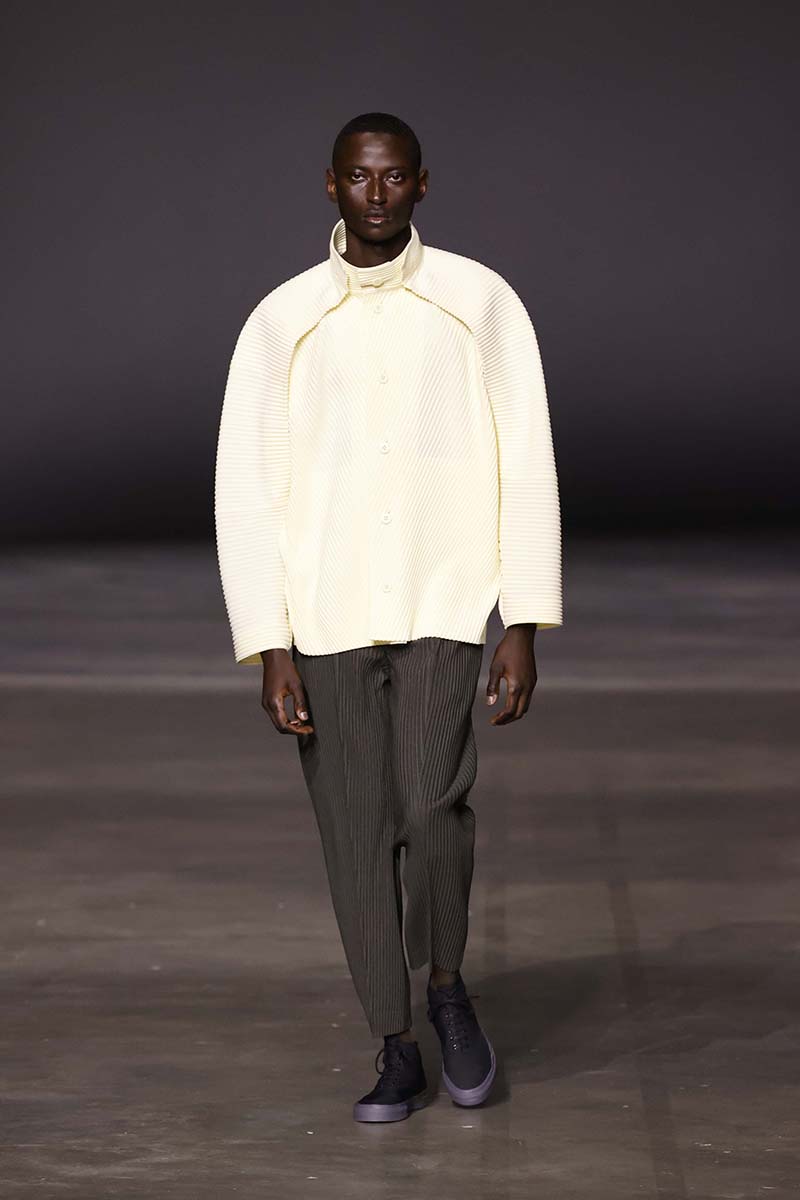 オムプリッセイッセイミヤケ FRESHEN シャツ サイズ2 ブラウン HOMME