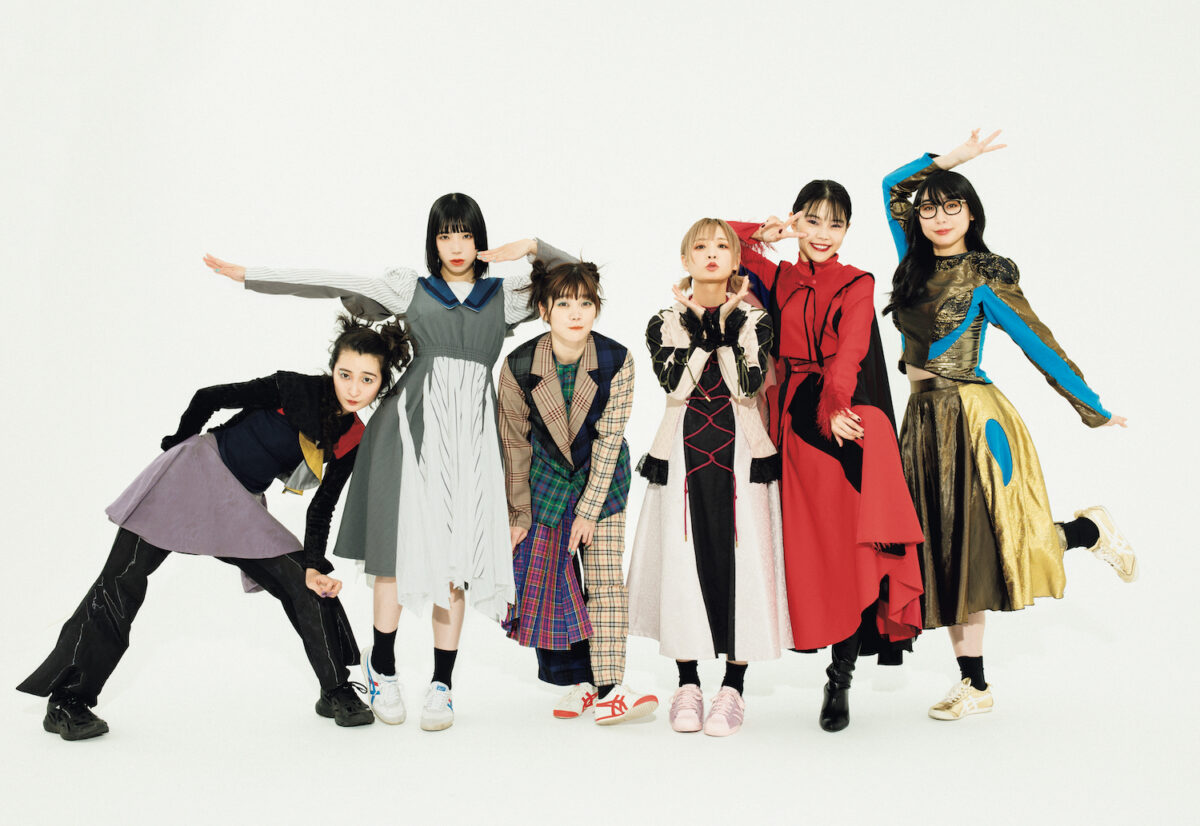 BiSHが表紙を飾る『装苑』3月号は衣装特集！ – 装苑ONLINE