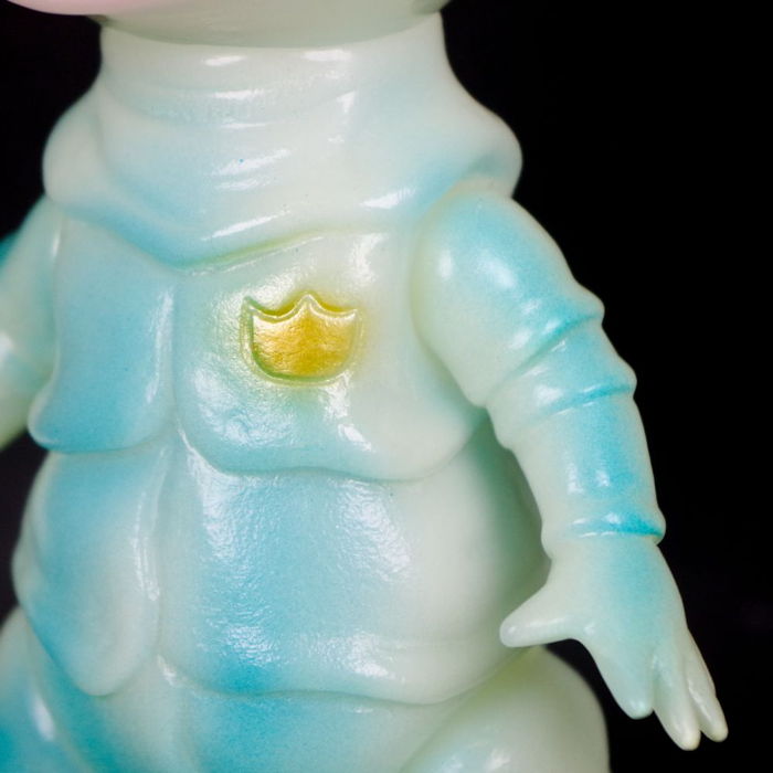 墓場の画廊にブルマァクのかわいい「リトルカネゴン」2種の「蓄光版