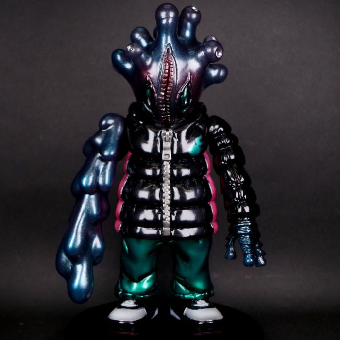 墓場の画廊にて「GYAROMI 百々目オイド(墓場のマッドブラック)」を抽選