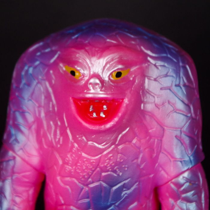 ギャラリー＆ショップ・墓場の画廊にブルマァク製「ジャミラ(ピンク